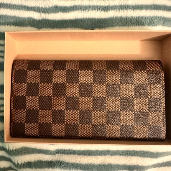 Authentic LV Wallet - Picture 4 of 10